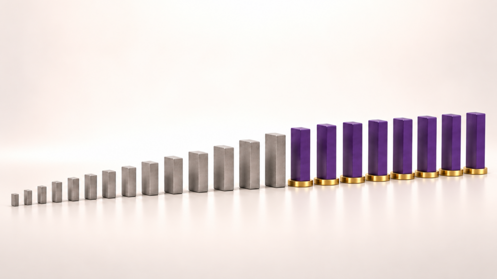 Aufsteigende graue Steine gehen in stabile violette Säulen mit goldener Basis über und symbolisieren die Umkehr von Risiko in Vermögensaufbau.